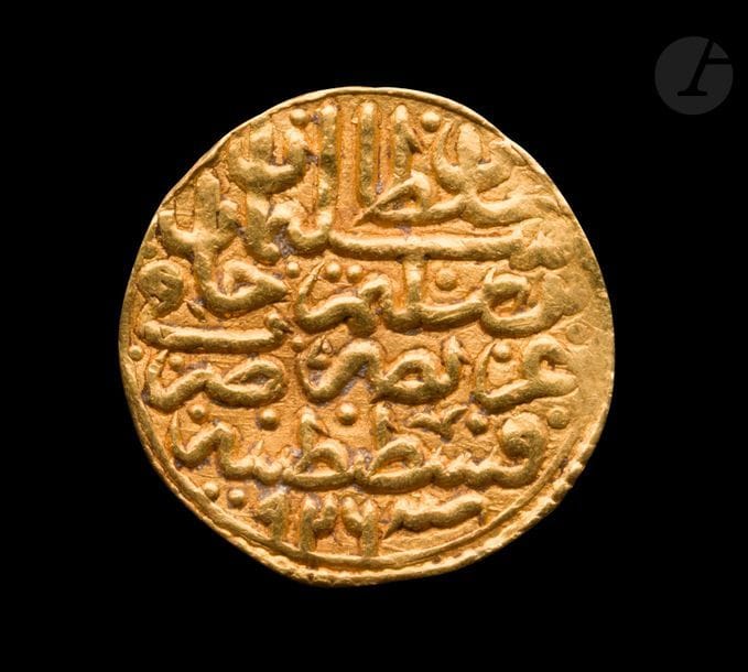 OTTOMANS
Suleyman Ier (926-974 H / 1520-1566)
Sultani au nom de Suleyman Ier, daté 926 H / 1519-20, Constantiniyya (Constantinople).
Poids : 3,6 g
TTB