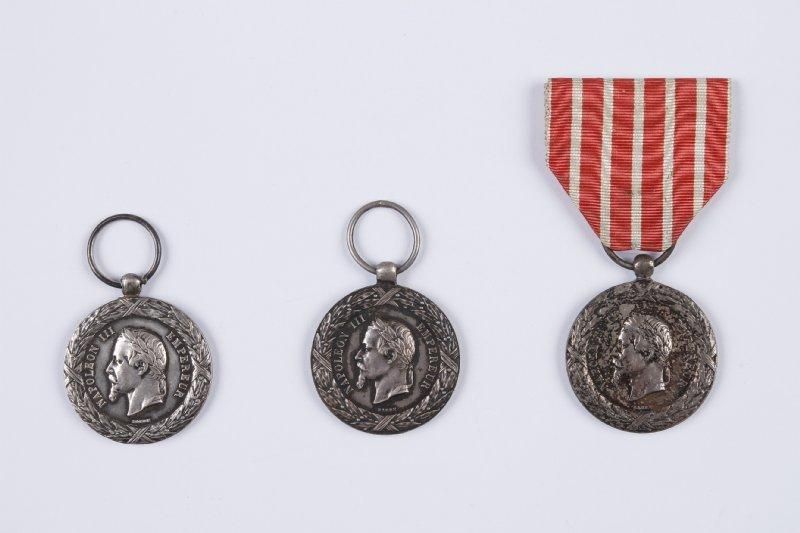 Médaille de la Campagne d'Italie 1859. Lot de 4 exemplaires en argent par Barre. Deux rubans anciens et deux sans ruban. T.T.B.