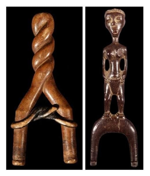 "Lot de 2 lance-pierres BAOULE (R. Côte d' Ivoire). L'un orné d'un personnage féminin, patine noire ; l'autre au manche torsadé, patine blonde.. Hauteur:20,5 cm et 18,5 cm."
