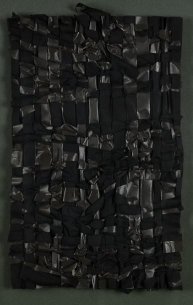 Michel MAGNE
Tressage noir fond vert, 1976 Bandes magnétiques sur panneau. Signé, daté et titré au dos. 64 x 49 cm