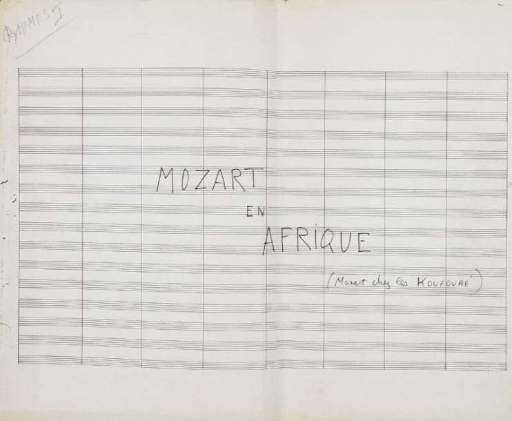Michel MAGNE
Manuscrit musical autographe, Mozart en Afrique, [1972] ; cahier avec titre et 11 pages in-fol. (36 x 23 cm), et cahier oblong avec titre et 11 pages (36 x 46 cm) (traces de scotch) Partition pour piano écrite au feutre noir sur papier à 12 lignes, sur feuillets collés en accordéon, avec annotations au crayon et en rouge Partition pour violon et piano, écrite au crayon sur papier oblong à 16 lignes, avec deux systèmes superposés par pages, avec de nombreuses ratures et corrections. La page de titre porte en sous-titre : Mozart chez les Koufouré