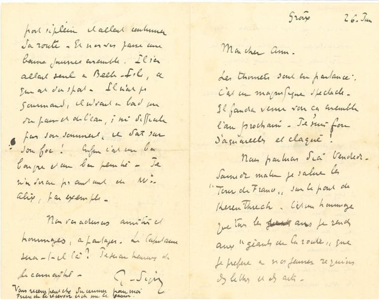 Paul SIGNAC (1863-1935). L.A.S., Groix 26 juin [vers 1925, à son ami le peintre Charles Thorndike à Lézardrieux] ; 4 pages in-8.

Belle lettre de l’Île de Groix.
« Les thoniers sont en partance : c’est un magnifique spectacle. Il faudra venir voir ça ensemble l’an prochain. Je suis fou d’aquarelles et claqué ! »… Il part vendredi et ira saluer le passage du Tour de France sur le pont de Kerentrech : « C’est un hommage que tous les ans je rends aux “géants de la route” que je préfère à nos jeunes requins des lettres et des arts »… Il lui annonce sa prochaine arrivée à Lézardrieux, mais refuse de séjourner au Palace Paimpolais, « où j’ai été trop mal traité l’an dernier. Ah les vaches ! […] Je serai très heureux de traverser le Trieux à votre bord. Samedi, je travaillais au bout du mole. Je vis surgir du Nord, un petit canot de 5 mètres, genre Belle-Isle, orné d’arabesques bleues sur fond blanc. De ma jumelle, je distinguai son nom : La Ville d’Honolulu. J’en conclus que c’était notre bon peintre Puy ! En effet […] il s’en allait seul à Belle-Isle, ce qui est du sport. Il n’est pas gourmand, il ne veut à bord que du pain et de l’eau ; ni difficile pour son sommeil, il dort sur son foc ! Enfin c’est un bon bougre et un bon peintre. Je n’en dirais pas autant de M. Alix, par exemple »…
