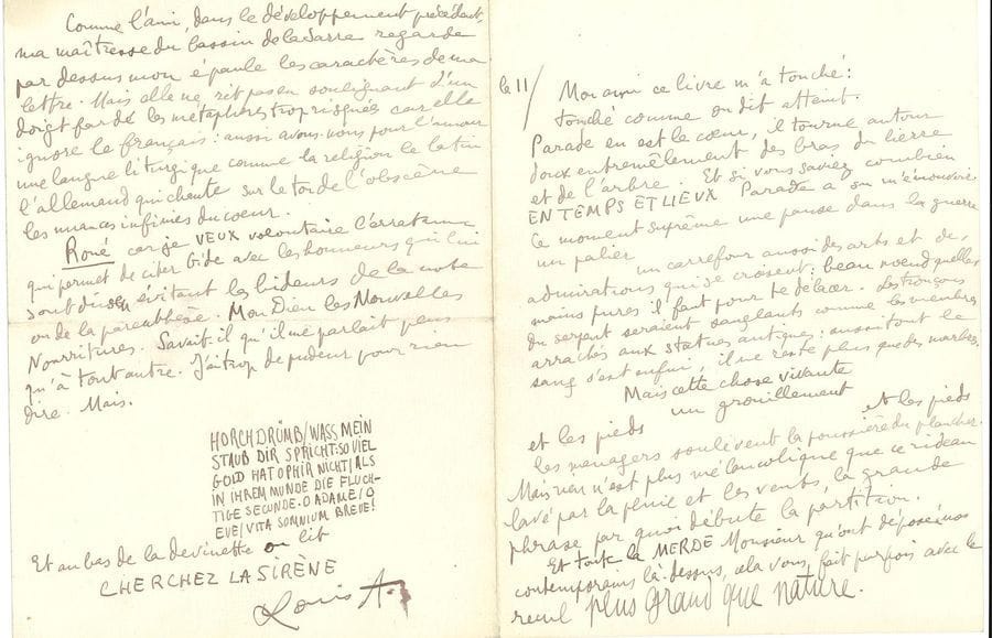 Louis ARAGON (1897-1982). L.A.S. « Louis A. », 11 [mars 1919], à Jean Cocteau ; 4 pages in-8, enveloppe avec cachet postal.

Belle lettre pleine d’admiration à Jean Cocteau, à la publication de son poème Le Cap de Bonne Espérance. [Les rapports d’Aragon et Cocteau furent souvent orageux, mais des relations plutôt amicales précèdent, entre 1918 et 1920, une longue mésentente, puis un rapprochement et une vraie proximité dans les dernières années de la vie de Cocteau. Écrite avec une verve étourdissante, cette lettre témoigne d’une grande admiration, en même temps qu’elle veut séduire, par son brillant, celui que le jeune Aragon, alors soldat en Sarre, considère comme son aîné. La disposition des lignes et des paragraphes donne parfois volontairement à cette lettre l’allure d’un poème.]
Il le remercie d’abord pour son livre : « Mon ami, ce livre m’a touché : touché comme on dit atteint. Parade en est le cœur, il tourne autour, doux entremêlement des bras du lierre et de l’arbre. Et si vous saviez combien en temps et lieux Parade a su m’émouvoir. Ce moment suprême une pause dans la guerre un palier / un carrefour aussi des arts et des admirations qui se croisent : beau nœud quelles mains pures il faut pour te délacer. Les tronçons du serpent seraient sanglants comme les membres arrachés aux statues antiques : aussitôt le sang s’est enfui, il ne reste plus que des marbres. […] Et toute la merde Monsieur qu’ont déposée nos contemporains là-dessus, cela vous fait parfois avec le recul plus grand que nature. Tout un après-midi je suis resté avec vous, malgré les affaires courantes, m’étonnant d’habiter à Sarrebrück justement dans […] la Rue des Coqs et maintenant je possède votre portrait par Picasso “Portrait de Monsieur Coq / par Monsieur Kodak” […]. Mais avez-vous vraiment ce regard merveilleux perce-neige que l’Homme-bleu vous donne en 1916 si je sais lire ».
Il n’avait fait que l’apercevoir aux éditions de la Sirène… « J’écris devant votre visage comme un 
