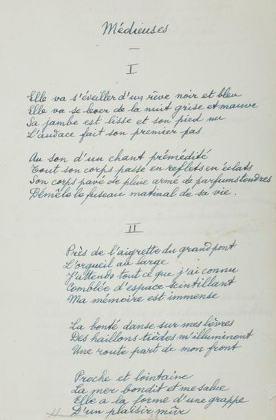 Paul ÉLUARD (1895-1952). Manuscrit autographe signé, Le Livre ouvert I (1938-1940) ; 66 feuillets grand in-8 de papier vergé bleuté, sous chemise décorée de papier peint avec le titre Fleurs d’obéissance et les initiales PE au verso ; chemise demi-maroquin rouge, étui maroquin rouge.

Manuscrit complet de cet important recueil de 73 poèmes.
C’est en octobre 1940 aux Cahiers d’art qu’Éluard publie ce premier Livre ouvert rassemblant des poèmes composés de 1938 à 1940, qu’il commente ainsi dans Raisons d’écrire : « La blême avant-guerre, la guerre grise aux prises avec les éternels prodiges. Et si je ne résiste pas à la tentation d’introduire dans ce que j’écris de puériles devinettes (par exemple, au début de Quatre deuils), je laisse tout leur champ à la beauté et à l’horreur, au désir et à la rébellion ». Plusieurs de ces poèmes avaient paru en volume (comme ceux de Médieuses en 1939) ou dans des revues (notamment dans Mesures du 15 avril 1940 sous le titre général Fleurs d’obéissance, titre un temps envisagé pour le recueil et biffé sur la page de titre).
Soigneusement tracé de la belle et élégante écriture d’Éluard à l’encre bleue, le manuscrit présente cependant de nombreuses corrections, ainsi qu’une épigraphe et un avant-propos inédits, biffés, et un premier plan d’organisation du recueil. 
Le manuscrit contient les poèmes suivants (certains avec leur date, supprimée dans l’édition) : 
Vivre (« Nous avons tous deux nos mains à donner »…), Nous n’importe où (« L’oiseau s’arrête guette un point d’or clair et tendre »…), « Je veux qu’elle soit reine ! » (dédié à Nusch : « Un village une ville et l’écho de ma voix »….), Seul (« À droite du ciel sombre un arbre fleurirait »…), Crier (« Ici l’action se simplifie »…), Deux voix en une (dédié à sa fille Cécile : « Enfant toujours blotti dans un temps inégal »…), Justice (« Lourde image d’argent misère aux bras utiles »…), Jouer (« Ce pain gardé par des guerriers »…), Mourir [1 « Plus une plainte plus