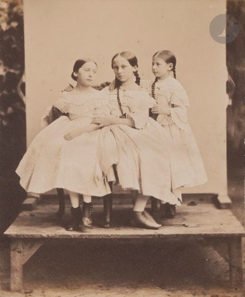 Victor Olry (1803-1881)
Fillettes, c. 1855.
Deux (2) épreuves sur papier salé, contrecollées sur cartons.
17,9 x 13 et 15,7 x 12,6 cm