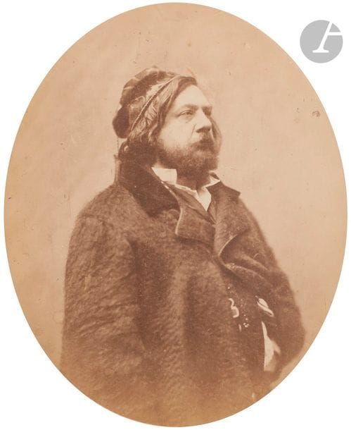Félix Nadar (1820-1910)
Théophile Gautier, c. 1856.
Épreuve sur papier salé, d’après négatif verre au collodion, ovalisée et contrecollée sur carton.
24,3 x 19,3 cm

 Une autre épreuve sur papier salé est conservée dans le fonds Nadar à la Bibliothèque nationale de France. 