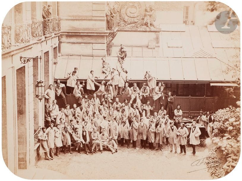 Franck (François Godinet de Villecholle, dit) (1816-1906)
École centrale, 1859-1862.
Promotions. Les professeurs. Les élèves ingénieurs.
Album in-4 oblong, titré en lettres d’or sur le premier plat, composé de huit (8) épreuves sur papier albuminé contrecollées sur cartons et séparées par des serpentes. Tampon-signature du photographe sur les épreuves en bas. Timbre sec « Photographie Franck » sur les montages en bas.
Formats : de 17,5 x 19,5 à 19 x 25 cm