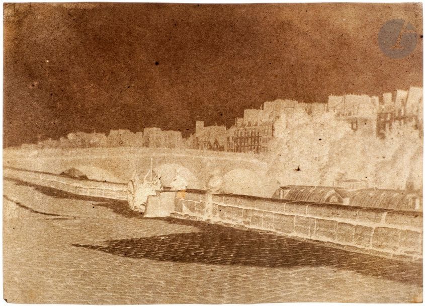 Charles Nègre (1820-1880)
Paris, c. 1851.
Le pont Marie vu du quai de Bourbon.
Négatif papier (calotype).
11,5 x 16,5 cm