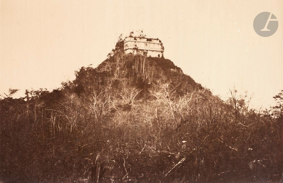 Désiré Charnay (1828-1915)
Mexique, 1859-1860.
Ancien temple, à Chichen-Itza appelé le château.
Épreuve sur papier albuminé, d’après négatif verre au collodion, contrecollée sur carton. Légende et crédit du photographe imprimés sur étiquette contrecollée sur le montage en bas à gauche.
26,1 x 40,3 cm

Bibliographie :
Cités et ruines américaines : Mitla, Palenqué, Izamal, Chichen-Itza, Uxmal, recueillies et photographiées par Désiré Charnay, Paris, Gide/A. Morel, 1862.