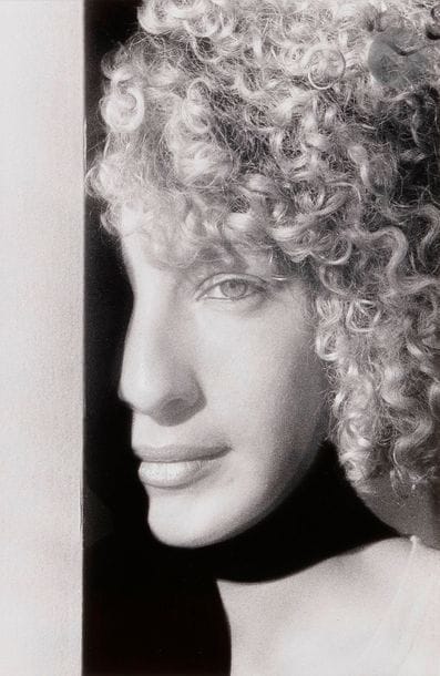 Ralph Gibson (1939)
Jeune fille, 1980.
Épreuve argentique d’époque, signée, datée et annotée « A. P. » (Artist Proof) au crayon au verso.
Image : 31,2 x 20,6 cm
Feuille : 35,5 x 27,6 cm