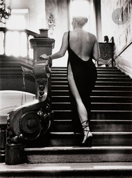 Helmut Newton (1920-2004)
Roselyne, château d’Arcangues. France, 1975.
Épreuve argentique (avant 1981). Tampon « Copyright - Helmut Newton - Paris, France » et numéro de négatif au verso. 
Image : 34 x 23,5 cm 
Feuille : 40,2 x 30,3 cm 

Bibliographie : 
Helmut Newton, White Women, Schirmer/Mosel, 1992, ill. 57. 
Helmut Newton, Sumo, Taschen, Cologne, 1999, n. p.