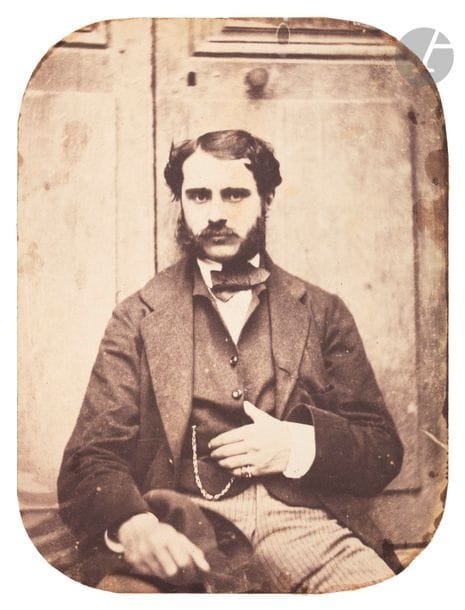 Roger du Manoir (1827-1888)
Portrait d’homme assis, c. 1854.
Épreuve sur papier salé, d’après négatif papier, contrecollée sur carton.
16,6 x 12,2 cm 