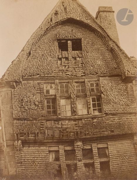 Photographe non identifie?
Normandie, c. 1855.
Falaise. Fac?ade d’une maison en bois.
Épreuve sur papier sale?-albumine?, d’après négatif papier. Nume?ro « 168 » dans le négatif en bas à gauche.
26,1 x 20 cm

Bibliographie :
Janet E. Buerger, The Era of the French Calotype, Rochester, International Museum of Photography at George Eastman House, 1982, p. 34.