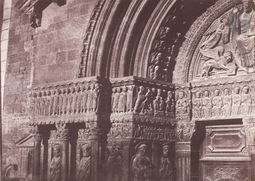 Charles Nègre (1820-1880)
Arles, 1853.
Cathédrale Saint-Trophime. Dé?tail des sculptures du porche.
Épreuve sur papier sale?, d’après négatif papier, signe?e et légendée dans le négatif en bas a? droite : 
« c.n. Arles ».
23,3 x 32,9 cm

Bibliographie :
Anne de Mondenard et alii, Modernisme ou Modernité, les photographes du cercle de Gustave Le Gray, 2012, p. 122.