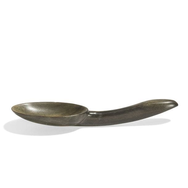 CHRISTIAN FJERDINGSTAD (1891-1968)  
Cuillère. Corne brune. L. 18,5 cm 
 
Provenance : 
- Collection Christian Fjerdingstad  
- Famille de l'artiste.