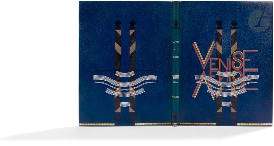 LE RICHE (Henri) - MUSSET (Alfred de).
Venise.
[Paris : Henri Le Riche, 1928]. — In-4, 327 x 245 : (16 ff.), 4 planches, couverture illustrée. Maroquin bleu foncé, plats ornés d’un décor symétrique composé de quatre palines vénitiennes à froid et de maroquin noir et gris, séparées par un filet à froid en creux, partie inférieure décorée de larges bandes ondulées symbolisant des vagues, composées de points au palladium, sur le premier plat figure également le titre « Venise » fait de lettres composées de listels de maroquin bleu clair et rose, soulignés de points dorés aux lettres V et S, placé au-dessus de la séparation centrale et répété à l’identique symétriquement en-dessous, listel de maroquin bleu clair surmonté d’une bande de points dorés longeant le bord inférieur des plats et du dos, coupés au centre des plats sur 5,5 cm ; maroquin bleu foncé en encadrement à l’intérieur, orné de filets et bandes de points dorés, de bandes de maroquin noir et de motifs à froid représentant le haut de 4 palines, doublures et gardes de daim vert, doubles gardes, non rogné, couverture et dos conservés, étui (Pierre Legrain).

Charmante édition publiée et illustrée par Henri LE RICHE (1870-1944), comprenant un cadre en bistre pratiquement à chaque page, y compris au titre et au colophon, le lion de Venise gravé en rouge à pleine page en tête de l’ouvrage, 7 eaux-fortes en couleurs dont une à pleine page et 6 dans le texte, et 4 planches en noir.

L’édition ne fut tirée qu’à 162 exemplaires numérotés sur papier de Hollande Van Gelder signés par l’artiste au colophon, celui-ci est enrichi d’une suite en noir des 11 eaux-fortes avec remarque.

Superbe exemplaire en reliure de Pierre Legrain.
Dos passé et reteinté.
