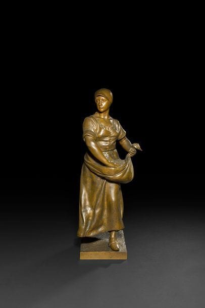 Antonin LARROUX (1859-1913)
La Semeuse
Bronze à patine brun clair.
Signé « A Larroux » et porte la marque du fondeur « Thiébaut Frères (FUMIERE et Cie Successeur) », sur la terrasse, ainsi que le Numéro 16245 au-dessous.
H : 58 cm