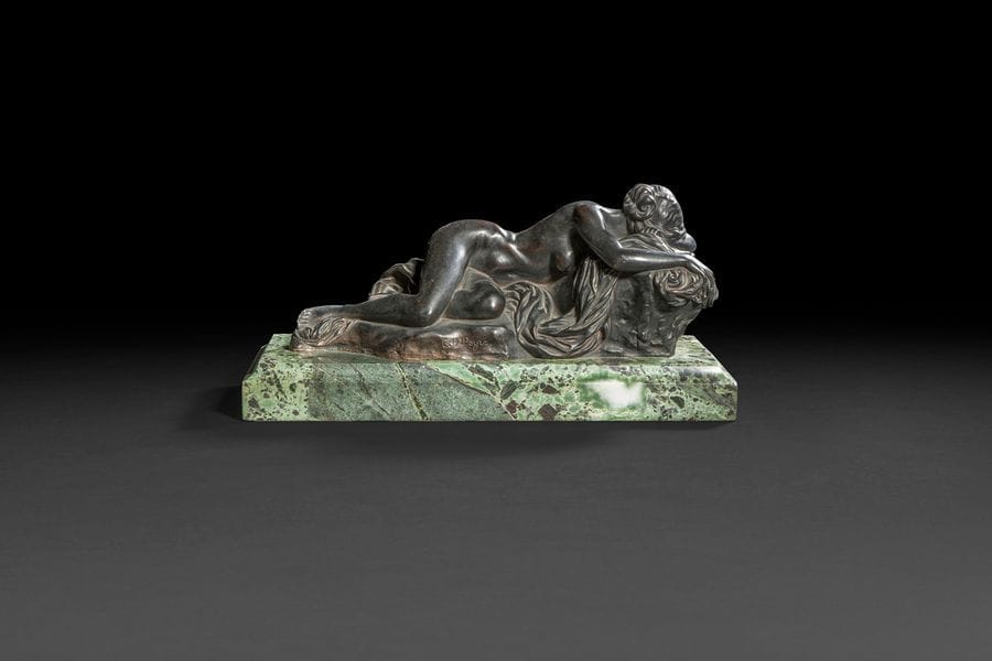Charles PEYRE (né en 1872) 
Jeune femme allongée
Bronze à patine noire.
Signé « C.H Peyre » sur le devant et porte le cachet du ciseleur et peintre Paul Louchet (1854-1936) « Louchet Paris Ciseleur ».
Il repose sur une base en marbre vert : 21 x 7 cm
H : 12,5 cm dont 3,5 cm pour la base. 
