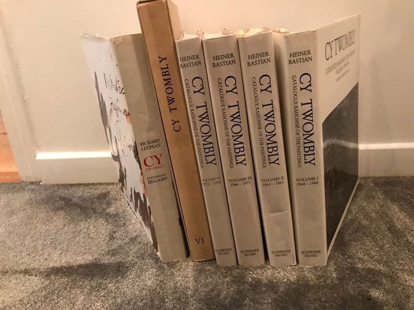 Cy Twombly - Catalogue Raisonné 1948-1995, H. Bastian, 4 volumes 
Cy Twombly, Catalogue Raisonné, Y. Lambert, VI volumes 
On joint une 1 biographie par R. Leeman