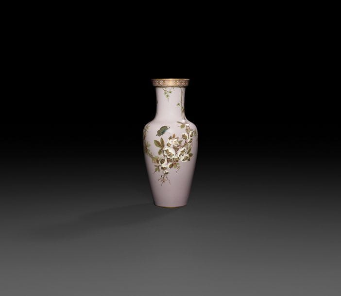 Sèvres
Vase en porcelaine à décor en pâte-sur-pâte sur fond céladon de fleurs et papillons.
Signé J. Gély.
Daté 1876.
(Un éclat au talon).
H : 34,5 cm
