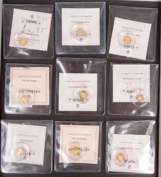 14 pièces "Vive la France" en or (585/1000).
Diametre 11mm. Poids : 0,50gr
Certificats joints.

