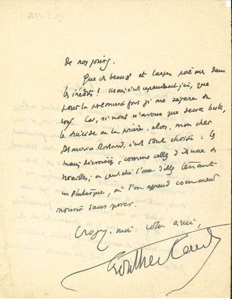 Henry de MONTHERLANT (1896-1972). 6 L.A.S., [1935]-1951, à Maurice Rostand ; 4 pages in-8 et 7 pages in-4 (qqs fentes et bords un peu effrangés).
   Vendredi [1935]. Il a par inadvertance manqué la représentation du Procès d’Oscar Wilde… 3 novembre 1943, sur Souvenez-vous, Madame : « Vous êtes sans douter le seul aujourd’hui à pouvoir mêler ainsi les vérités aux symboles, à attaquer avec un tel courage nos vieux mythes »… 3 juillet 1944. « Votre article sur Fils de personne me vient du fond de l’éternité, n’est-ce pas ? Décembre 1943… […] C’est déjà une vieille pièce ». Il cite La Reine Morte : « J’aime que vous l’aimiez elle m’est plus chère »… 19 mars 1950. À l’occasion de la parution des Poésies Complètes de Maurice Rostand. « J’avais quatorze ans quand j’achetai la Page de la Vie, et bien de leurs vers, depuis lors, n’ont pas quitté ma mémoire, si amoureuse pourtant de l’oubli. Je les ai retrouvés dans votre recueil, et avec eux ma jeunesse, à laquelle je reste dangereusement attaché. Votre poësie me touche, continue de me toucher, alors que celle de mes cadets ne me paraît qu’une fumisterie sèche. […] Que de beaux et larges poëmes dans les inédits ! Mais c’est cependant ici que pour la première fois je me sépare de vous. Car, si nous n’avons que deux buts, le suicide ou la prière, alors, mon cher Maurice Rostand, c’est tout choisi : les mains décroisées, comme celles d’Anna de Noailles ; ou peut-être l’une d’elles tenant un Plutarque, où l’on apprend comment mourir sans prier »… 1er juin 1951. « J’ai entendu dire toute la journée beaucoup de bien de votre pièce – et par des gens, quelquefois, qui étaient prévenus contre elle ou contre vous », comme Maurice Garçon. Il n’ira pas la voir : « j’ai horreur d’aller au théâtre », mais aimerait la lire…