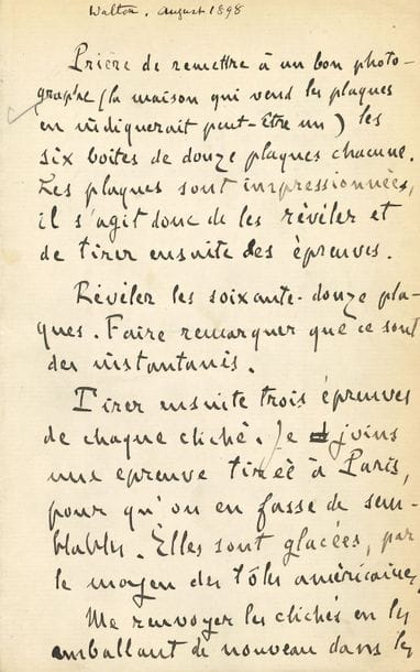 Émile Zola. L.A., [Walton on Thames août 1898, à Ernest Vizetelly] ; 2 pages in-8.
   Zola photographe. « Prière de remettre à un bon photographe (la maison qui vend les plaques en indiquera peut-être un) les six boîtes de douze plaques chacune. Les plaques sont impressionnées, il s’agit donc de les révéler et de tirer ensuite des épreuves. Révéler les soixante-douze plaques. Faire remarquer que ce sont des instantanés. Tirer ensuite trois épreuves de chaque cliché. Je joins une épreuve tirée à Paris, pour qu’on en fasse de semblables. Elles sont glacées, par le moyen des tôles américaines. Me renvoyer les clichés en les emballant de nouveau dans les boîtes. Et m’envoyer les épreuves, trois fois soixante-douze, soit deux cent seize, à moins qu’il n’y ait des clichés par trop mauvais. Je sais qu’une des plaques a vu le jour. Je paie à Paris deux francs pour révéler dix-huit plaques, soit donc huit francs pour les six boîtes de douze. Et je paie ensuite deux sous par épreuve tirée »…