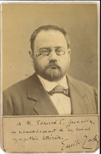 Émile ZOLA. Photographie avec dédicace a.s. ; 12 x 10,5 sur carton in-8 (coupure de presse allemande collée au dos).
   Photographie en buste, de face, avec dédicace : « à M. Édouard C. Granadia, en remerciement de sa bonne sympathie littéraire. Emile Zola ».