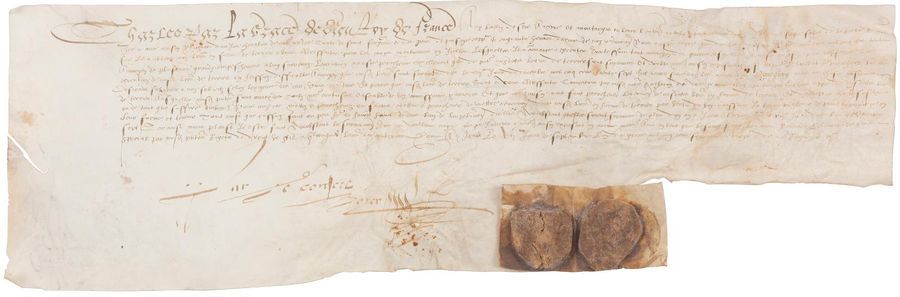 Charles IX (1550-1574) Roi de France. Charte en son nom, Paris 21 septembre 1563 ; vélin oblong in-fol. 15,5 x 48 cm, avec 2 sceaux de cire brune aux armes fleurdelysées (encadrée).
   Il fait connaître aux baillis de Sens, Auxerre et Montargis, ou leurs lieutenants-généraux, une requête de la part de Nicolas d’Anjou « conte de Sainct-Fargeau et du pais de Puisaye cappitaine de cinquante hommes darmes », qui a reçu des lettres royales en forme de terrier, dont l’exécution ayant été empêchée sont maintenant surannées. Le Roi les renouvelle…
   On joint une charte au nom de François Ier aux mêmes, 25 janvier 1537, sceau pendant enveloppé, mouillures avec manque (encadrée)
