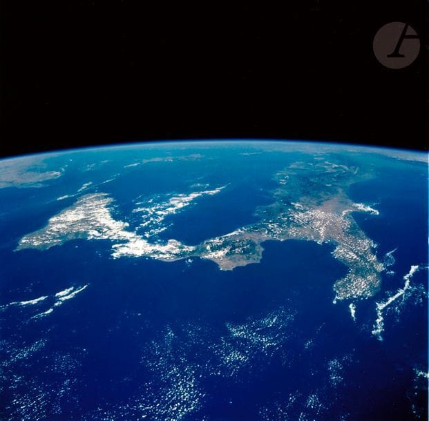 NASAMission
 LMS-1 Columbia,
 June
 20-July
 7, 1996

.



 Sicily and southern

 Italy. 

Period chromogenic print on "Kodak Professional Paper" paper. NASA STS 078-751-012 numbering in the upper margin. NASA legend and numbering on the

 back.

 Image: 20.2 x 20.

2 cmSheet

: 27.3 x 20.2 cm

