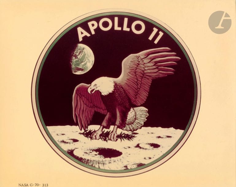 NASA 
Apollo 11, juillet 1969. 
Emblème de la mission Apollo 11.
Épreuve chromogénique d'époque. Numérotation NASA G-70-313 dans la marge inférieure.
Image : 18 cm de diamètre  
Feuille : 20,3 x 25,3 cm 