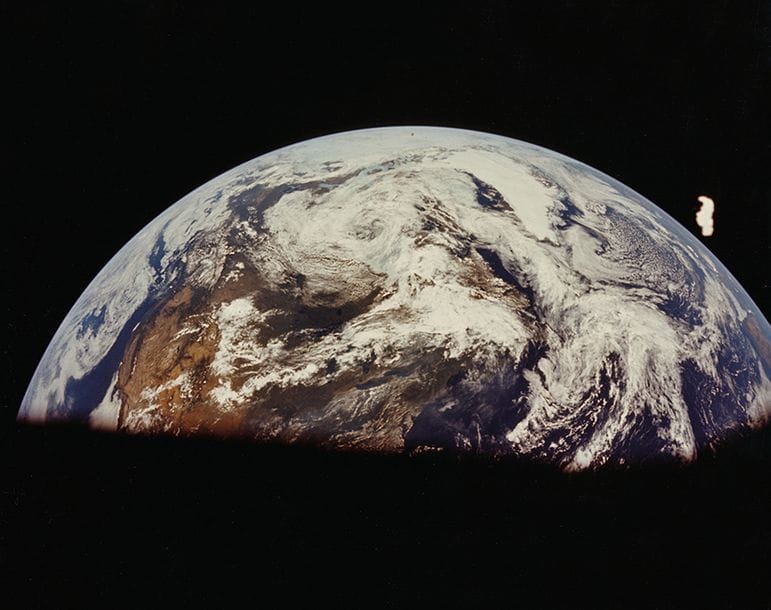 NASAApollo 11, July 16, 1969
.
 Earth view.

 North Pole, Greenland and

 North America. 

Chromogenic test on "Kodak Professional Paper" paper. NASA AS-11-36-5319 numbering in the upper margin. NASA legend and numbering on the

 back. 

Image: 20.2 x 25.

4 cmSheet

: 20.2 x 27 cm

