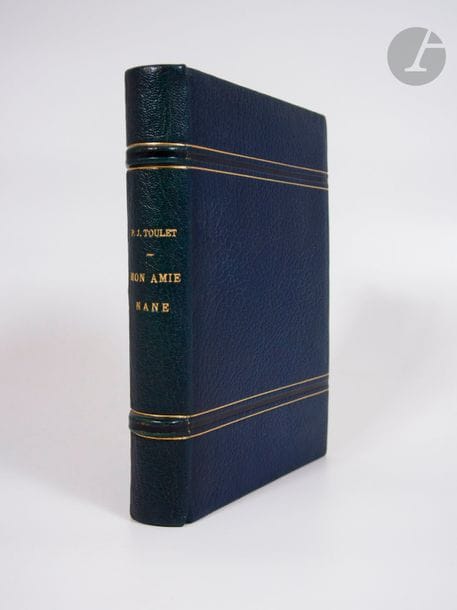 TOULET, Paul Jean.
Mon amie Nane.
Bruxelles : Éditions du Nord, 1930. — In-8, maroquin bleu, deux listels horizontaux de maroquin noir bordés de 2 filets dorés sur les plats et débordant sur le dos, dos à deux nerfs, encadrement de maroquin bleu à l'intérieur, orné du prolongement des deux listels et des filets dorés des plats, tête dorée, non rogné, couverture et dos conservés (C.L.).

Édition tirée à 1171 exemplaires, illustrée de 42 compositions en couleurs de Chas Laborde dont 10 à pleine page.
Un des 1000 exemplaires numérotés sur vélin pur fil Allura.
Dos passé.