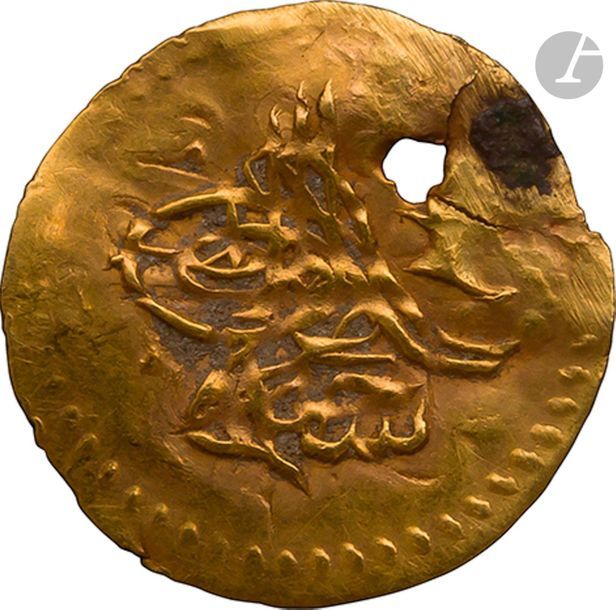 OTTOMANS. Règne de Selim III (1203-1221 H / 1789-1807)
Sultani d’or à la tughra de Selim III daté 1203 H / 1788-89, Islambul (Istanbul)
Poids : 0,4 g
B, une perforation de suspension