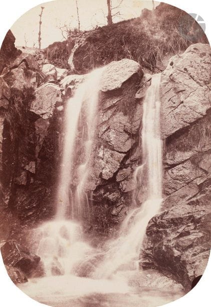 Félix Thiollier (1842-1914) 
Sites de la Loire, c. 1860-1870. 
Chutes d’eau. 
Mont Pilat (Graix). Chute de Semène. Près de Chevrières. 
Trois (3) épreuves sur papier albuminé, aux coins arrondis, contrecollées sur cartons. Légendes à l’encre de la main du photographe sur les montages. 
Formats : de 19,5 x 14 à 21,5 x 15 cm

Félix Thiollier (1842-1914)
Sites of the Loire, c. 1860-1870.
Waterfalls. 
Mont Pilat (Graix). Chute de Seme?ne. Pre?s de Chevrie?res.
Three albumen prints mounted on cardboard. Captions written by photographer on mounts. 
Dimensions: from 19.5 x 14 to 21.5 x 15 cm