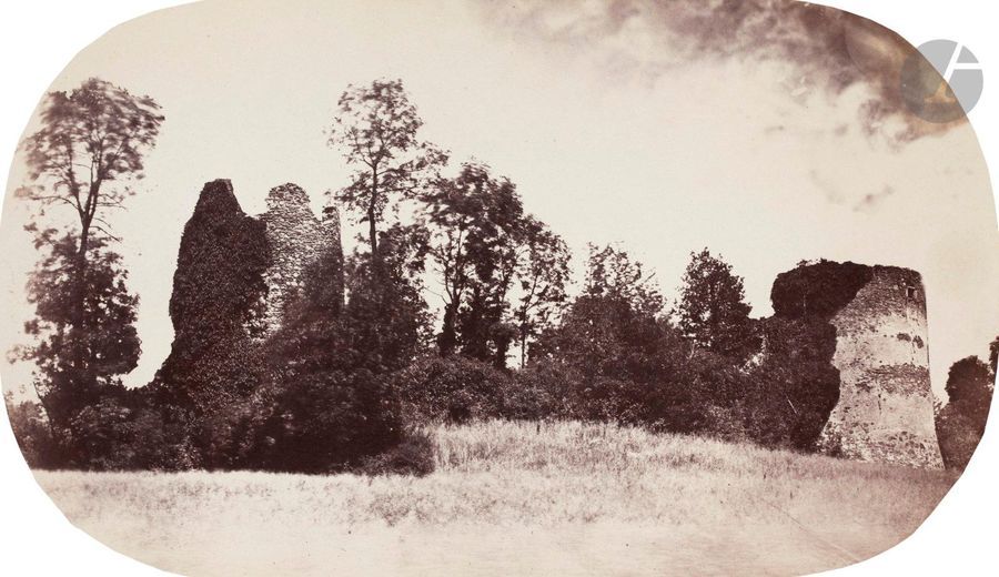 Félix Thiollier (1842-1914) 
Rhône, c. 1860-1870. 
Vaudragon (ruines du château, Larajasse). 
Épreuve sur papier albuminé aux coins arrondis, contrecollée sur carton. Légende à l’encre de la main du photographe sur le montage. 
12,5 x 21,5 cm

Félix Thiollier (1842-1914)
Rhône, c. 1860-1870.
Vaudragon (ruins of the castle, Larajasse).
Albumen print mounted on cardboard. Caption written by photographer on mount. 
12.5 x 21.5 cm