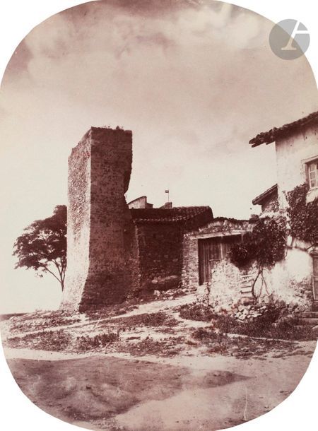 Félix Thiollier (1842-1914) 
Sites de la Loire, c. 1860-1870. 
Remparts de Villerest. 
Épreuve sur papier albuminé, aux coins arrondis, contrecollée sur carton. Légende à l’encre de la main du photographe sur le montage. 
19,5 x 14,5 cm

Félix Thiollier (1842-1914)
Sites of the Loire, c. 1860-1870.
Remparts de Villerest.
Albumen print mounted on cardboard. Caption written by photographer on mount. 
19.5 x 14.5 cm