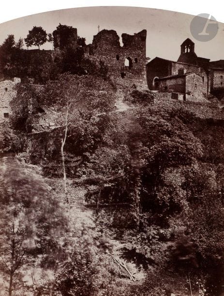 Félix Thiollier (1842-1914) 
Sites de la Loire, c. 1860-1870. 
Château de l’Argental (Bourg-Argental). 
Épreuve sur papier albuminé, cintrée, contrecollée sur carton. Légende à l’encre de la main du photographe sur le montage. 
19,5 x 15 cm

Félix Thiollier (1842-1914)
Sites of the Loire, c. 1860-1870.
Château de l'Argental (Bourg-Argental).
Albumen prints, mounted on cardboard. Caption written by photographer on mount.
19.5 x 15 cm