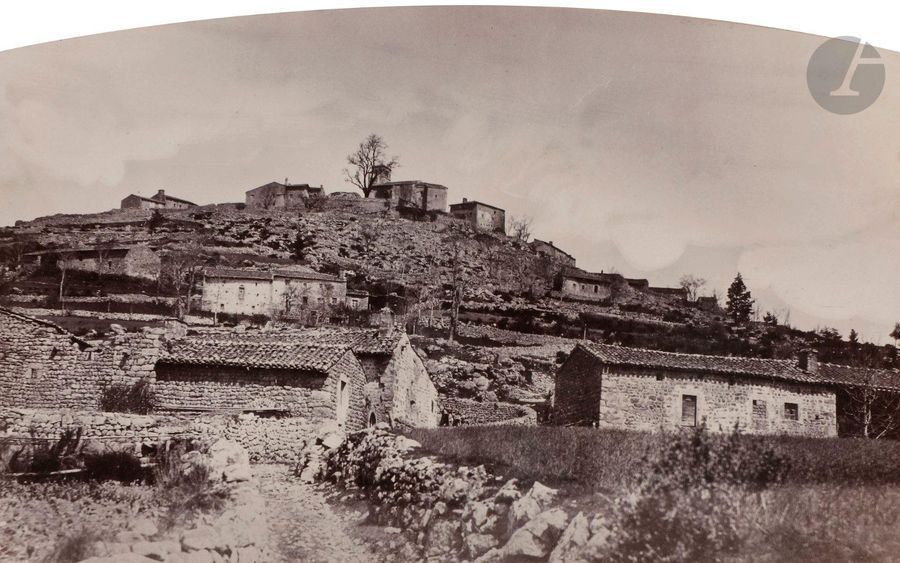 Félix Thiollier (1842-1914) 
Sites de la Loire, c. 1860-1870. 
Montarcher. 
Épreuve sur papier albuminé, cintrée, contrecollée sur carton. Légende à l’encre de la main du photographe sur le montage. 
12,3 x 19,8 cm

Félix Thiollier (1842-1914)
Sites of the Loire, c. 1860-1870.
Montarcher.
Albumen prints, mounted on cardboard. Captions written by photographer on mount.
12.3 x 19.8 cm