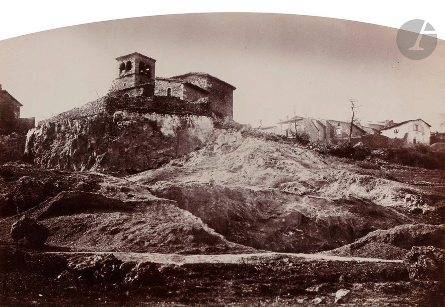 Félix Thiollier (1842-1914) 
Sites de la Loire, c. 1860-1870. 
Chapelle de Saint-Priest-en-Jarez. 
Épreuve sur papier albuminé, cintrée, contrecollée sur carton. 
13,2 x 19,8 cm

Félix Thiollier (1842-1914)
Sites of the Loire, c. 1860-1870.
Chapelle de Saint-Priest-en-Jarez.
Albumen print mounted on cardboard.
13.2 x 19.8 cm