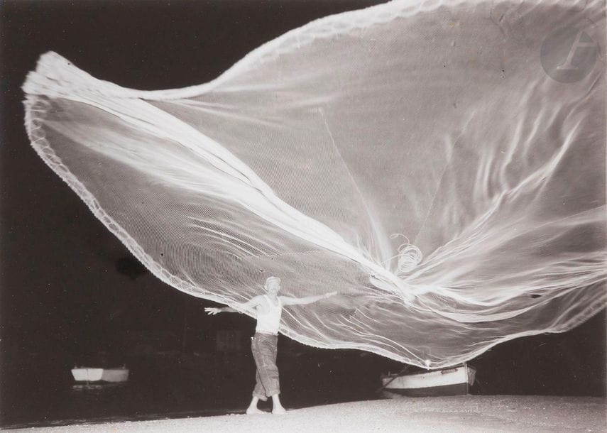 Raùl Corrales (1925-2006) 
El Guanajo, c. 1950. 
Épreuve argentique (c. 1980) signée dans la marge inférieure à droite. 
Image : 23 x 30,2 cm 
Feuille : 28 x 35 cm 

Raùl Corrales (1925-2006) 
El Guanajo, c. 1950. 
Gelatin silver print (c. 1980) signed in bottom right corner of the margin. 
Image: 23 x 30.2 cm 
Sheet: 28 x 35 cm