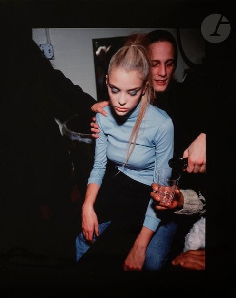 Nan Goldin (1953) 
Jaime King on Myles’s lap. N.Y.C., 1996. 
Cibachrome d’époque. Signature de Nan Goldin, titre, date et mention A.P. (Artist Proof) au verso. 
57 x 45,5 cm

Nan Goldin (1953)
James King on Myles's lap. N.Y.C., 1996.
Cibachrome. Signed by Nan Goldin, title, date and A.P. (Artist Proof) mention on verso.
57 x 45.5 cm
