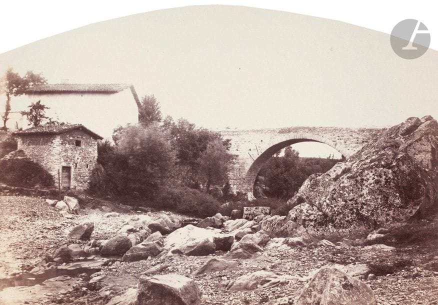 Félix Thiollier (1842-1914) 
Sites de la Loire, c. 1860-1870. 
Saint-Galmier. Teillières. Sortie de la commanderie de Teillières. 
Six (6) épreuves sur papier albuminé, cintrées (4) ou aux coins arrondis (2), contrecollées sur cartons. Légendes à l’encre de la main du photographe sur les montages. 
Formats : de 19,3 x 13,8 à 14,5 x 21,5 cm

Félix Thiollier (1842-1914)
Sites of the Loire, c. 1860-1870.
Saint-Galmier. Teillie?res. Sortie de la commanderie de Teillie?res.
Six albumen prints, mounted on cardboard. Captions written by photographer on mounts.
Dimensions: from 19.3 x 13.8 to 14.5 x 21.5 cm.