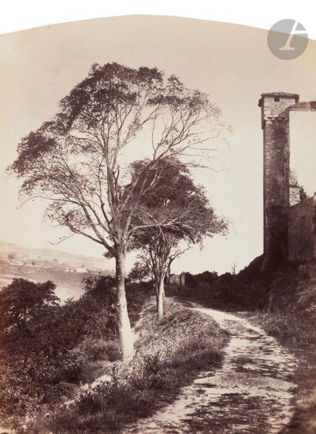 Félix Thiollier (1842-1914) 
Sites de la Loire, c. 1860-1870. 
Saint-Haon-le-Châtel. Remparts de Saint-Haon-le-Châtel. Porte du château de Saint-Haon-le-Châtel. Maison du chapître. 
Cinq (5) épreuves sur papier albuminé, cintrées, contrecollées sur cartons. Légendes à l’encre de la main du photographe sur les montages. 
Formats : de 18,5 x 14,4 à 20,5 x 15 cm 
 
Bibliographie : 
Thomas Galifot, Félix Thiollier Photographies, 2012, p. 81. 

Félix Thiollier (1842-1914)
Sites of the Loire, c. 1860-1870.
Saint-Haon-le-Cha?tel. Remparts de Saint-Haon-le-Cha?tel. Porte du cha?teau de Saint-Haon-le-Cha?tel. Maison du chapi?tre.
Five albumen prints, mounted on cardboard. Captions written by photographer on mount. 
Dimensions: from 18.5 x 14.4 to 20.5 x 15 cm