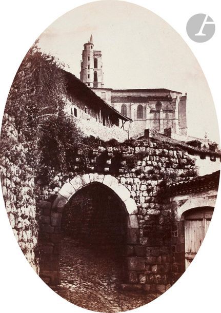 Félix Thiollier (1842-1914) 
Sites de la Loire, c. 1860-1870. 
Saint-Bonnet-le-Château. Portail de l’église de Saint-Bonnet-le-Château (Collégiale de Saint-Bonnet-le-Château). 
Quatre (4) épreuves sur papier albuminé, cintrées (3) ou ovalisée (1), contrecollées sur cartons. Légendes à l’encre de la main du photographe sur les montages (3). 
Formats : de 13,5 x 20,5 à 21 x 15 cm

Félix Thiollier (1842-1914)
Sites of the Loire, c. 1860-1870.
Saint-Bonnet-le-Cha?teau. Portail de l’e?glise de Saint-Bonnet-le-Cha?teau (Colle?giale de Saint-Bonnet-le-Cha?teau).
Four albumen prints, mounted on cardboard. Captions written by photographer on mount (3).
Dimensions : from 13.5 x 20.5 to 21 x 15 cm