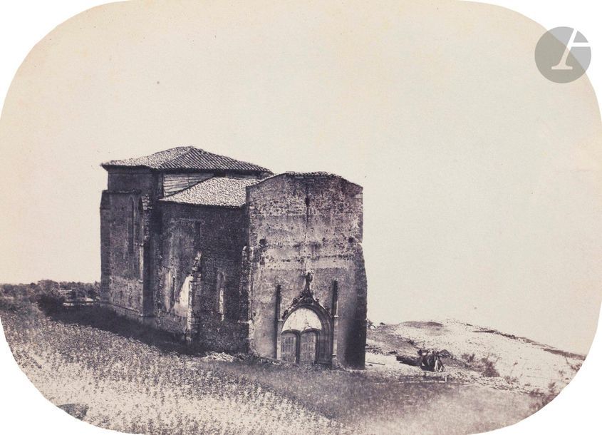Félix Thiollier (1842-1914) 
Sites de la Loire, c. 1860-1870. 
Verrières (La commanderie). Chapelle près de St Germain-Laval. Porte de Verrières. 
Trois (3) épreuves sur papier albuminé, cintrées (2) ou aux coins arrondis (1), contrecollées sur cartons. Légendes à l’encre de la main du photographe sur les montages. 
Format moyen : 20,5 x 14,5 cm

Félix Thiollier (1842-1914)
Sites of the Loire, c. 1860-1870.
Verrie?res (La commanderie). Chapelle pre?s de St Germain-Laval. Porte de Verrie?res.
Three albumen prints, mounted on cardboard. Captions written by photographer on mounts.
Dimensions : 20.5 x 14.5 cm.