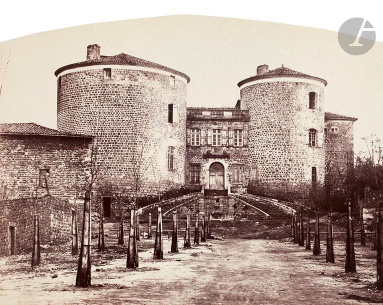 Félix Thiollier (1842-1914) 
Châteaux de la Loire, du Puy-de-Dôme et de la Haute-Loire, c. 1860-1870. 
La Goutte (Les Salles). Monistrol (Monistrol-sur-Loire). Feugerolles (Le Chambon-Feugerolles). Beaucresson (Renaison). Château de la Roue (Saint-Anthème). 
Cinq (5) épreuves sur papier albuminé, cintrées (3) ou aux coins arrondis (2), contrecollées sur cartons. Légendes à l’encre de la main du photographe sur les montages (3). 
Formats : de 14 x 20,5 à 19,5 x 15 cm


Félix Thiollier (1842-1914)
Castles of the Loire, Puy-de-Dôme and Haute-Loire, c. 1860-1870.
La Goutte (Les Salles). Monistrol (Monistrol-sur- Loire). Feugerolles (Le Chambon-Feugerolles). Beaucresson (Renaison). Cha?teau de la Roue (Saint-Anthe?me).
Five albumen prints mounted on cardboard. Captions written by photographer on mounts (3).
Dimensions: from 14 x 20.5 to 19.5 x 15 cm