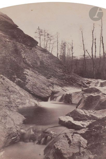 Félix Thiollier (1842-1914) 
Sites de la Loire, c. 1860-1870. 
Onzion près de Saint-Chamond. 
Épreuve sur papier albuminé, cintrée, contrecollée sur carton. Légende à l’encre de la main du photographe sur le montage. 
20,6 x 13,8 cm

Félix Thiollier (1842-1914)
Sites of the Loire, c. 1860-1870.
Onzion pre?s de Saint-Chamond.
Albumen prints, mounted on cardboard. Caption written by photographer on mount.
20.6 x 13.8 cm