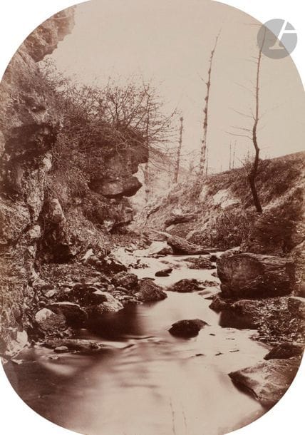 Félix Thiollier (1842-1914) 
Sites de la Loire, c. 1860-1870. 
Base de l’aqueduc à Langonand près de Saint-Chamond. 
Épreuve sur papier albuminé, aux coins arrondis, contrecollée sur carton. Légende à l’encre de la main du photographe sur le montage. 
21,5 x 15 cm

Félix Thiollier (1842-1914)
Sites of the Loire, c. 1860-1870.
Base de l’aqueduc a? Langonand pre?s de Saint- Chamond.
Albumen prints mounted on cardboard. Caption written by photographer on mount.
21.5 x 15 cm