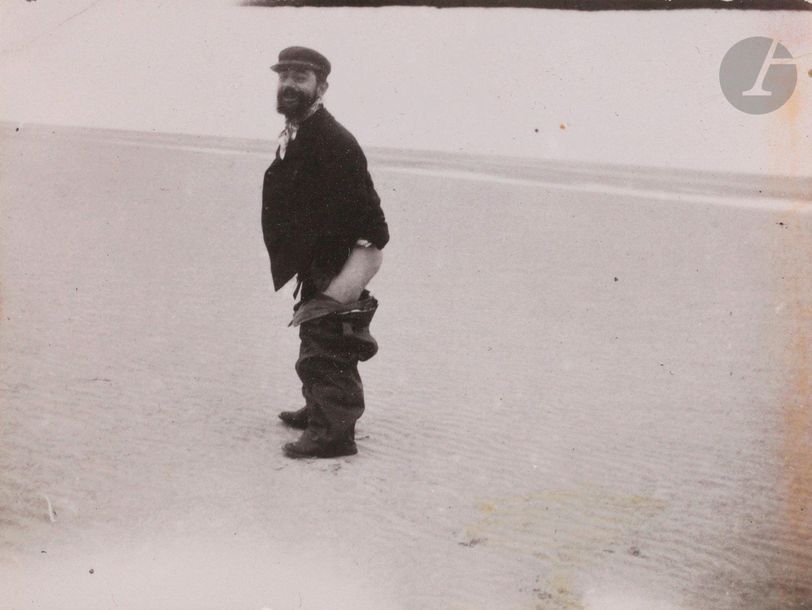 Maurice Joyant (1864-1930) 
Henri de Toulouse-Lautrec déféquant sur la plage du Crotoy, Picardie. 
France, 1898-1899. 
Quatre (4) épreuves argentiques (c. 1910) formant une séquence. 
Format moyen : 6 x 8,5 cm 
 
Bibliographie : 
P. Huisman - M.G. Dortu, Lautrec by Lautrec, Vilo, 1964, p. 150. 
Prestige de la Photographie N° 10, octobre 1980, p. 60. 

 Le peintre français Henri de Toulouse-Lautrec est surpris par son ami Maurice Joyant déféquant sur la plage du Crotoy, en Picardie. Joyant a rencontré Toulouse-Lautrec quand ils avaient huit ans au Lycée Fontanes à Paris. Il est devenu le fidèle ami et partisan de Lautrec, puis son galeriste et premier biographe. Joyant a fondé le musée Toulouse-Lautrec dans la ville d’Albi où le peintre est né. Il a fait don au musée des négatifs originaux à partir desquels ces tirages ont été tirés, ainsi que d’une importante collection de dessins, photographies, négatifs et effets personnels de Lautrec.

Maurice Joyant (1864-1930) 
Henri de Toulouse-Lautrec defecating on the beach at Le Crotoy, Picardie. France, 1898-1899. 
Four gelatin silver prints (c. 1910), as a sequence. 
Average size: 6 x 8.5 cm

The French painter Henri de Toulouse-Lautrec is surprised by his friend Maurice Joyant defecating on the Crotoy beach in Picardy. Joyant met Toulouse-Lautrec when they were eight years old at the Lycée Fontanes in Paris. He became Lautrec's faithful friend and supporter, then his gallery owner and first biographer. Joyant founded the Toulouse-Lautrec museum in the town of Albi where the painter was born. He donated to the museum the original negatives from which these prints were made, as well as an important collection of Lautrec's drawings, photographs, negatives and personal effects.